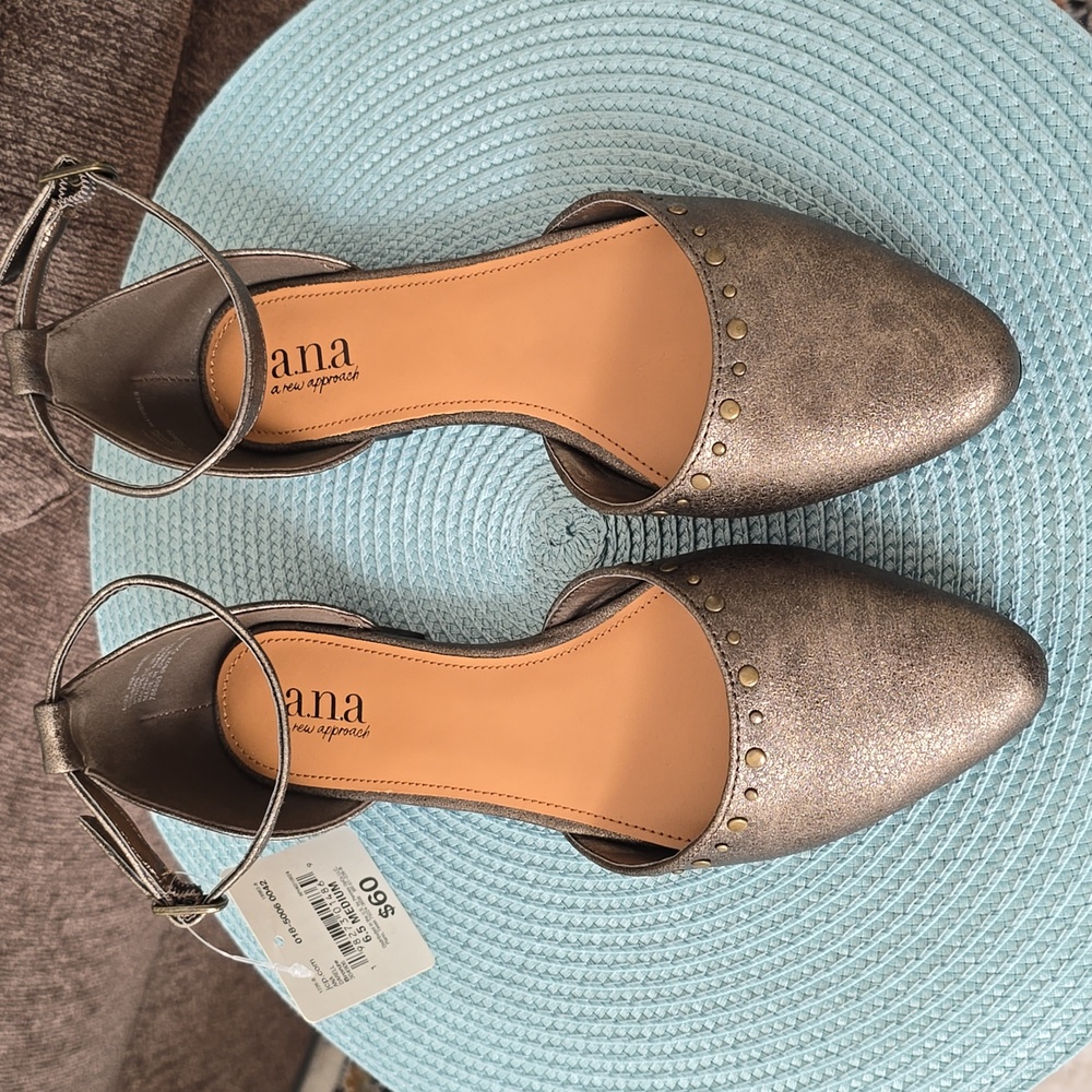 A.N.A BRAND WOMEN'S BRONZE FLAT SHOES WITH ADJUSTABLE ANKLE STRAP SIZE 6.5